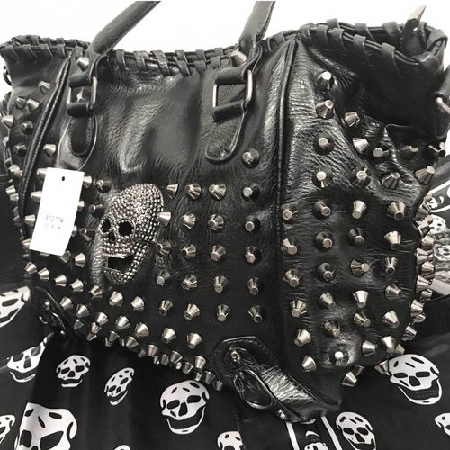 Grosse Nieten Tasche schwarz Totenkopftasche Gothic Punk Skull Bag
